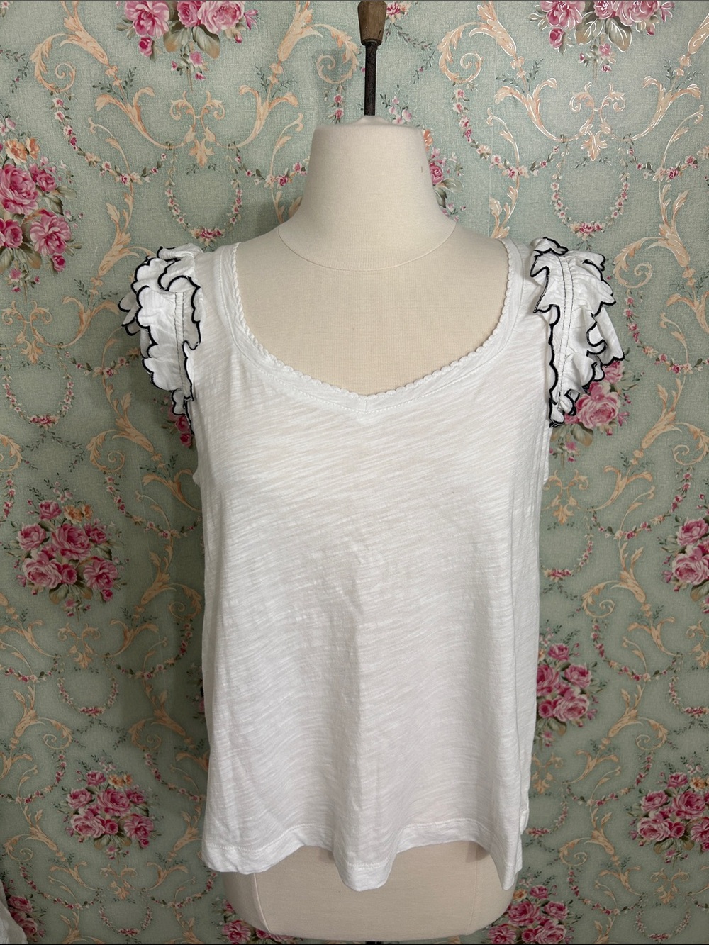 white embroidered flutter ruffle short sleeve babydoll t-shirt top sz Large NWOT